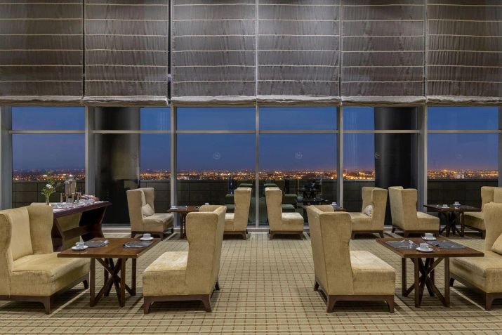 Lounge e restaurante do Sheraton Mendoza fica nos últimos andares e garante vistas panorâmicas para o entorno / Reprodução/Site