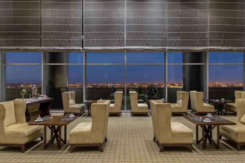 Lounge e restaurante do Sheraton Mendoza fica nos últimos andares e garante vistas panorâmicas para o entorno / Reprodução/Site