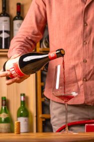 Saída de Emergência, novo bar de vinhos descontraído na Rua dos Pinheiros