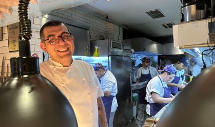 Jefferson Rueda retorna à cozinha de seu premiado A Casa do Porco