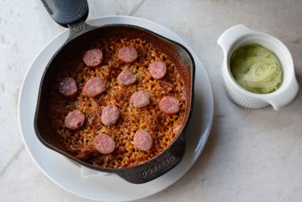 Arroz de caldo de suã com linguiça de porco preto e chalota caramelizada do CEPA