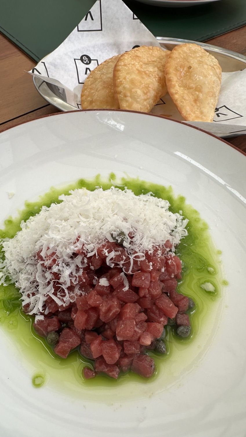 Crudo de carne do Virado, no Largo do Arouche / Tina Bini