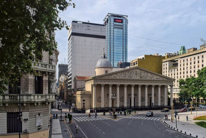 Catedral de Buenos Aires é um dos pontos turísticos mais conhecidos do centro da cidade • Wikimedia Commons